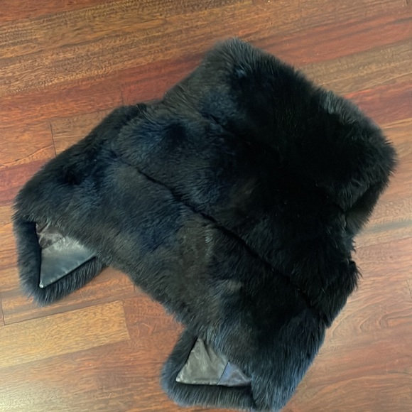 Black faux Fur Vest - Picture 3 of 4